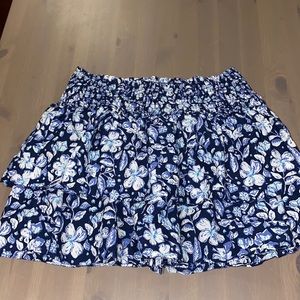Vineyard Vines sz M tiered skirt